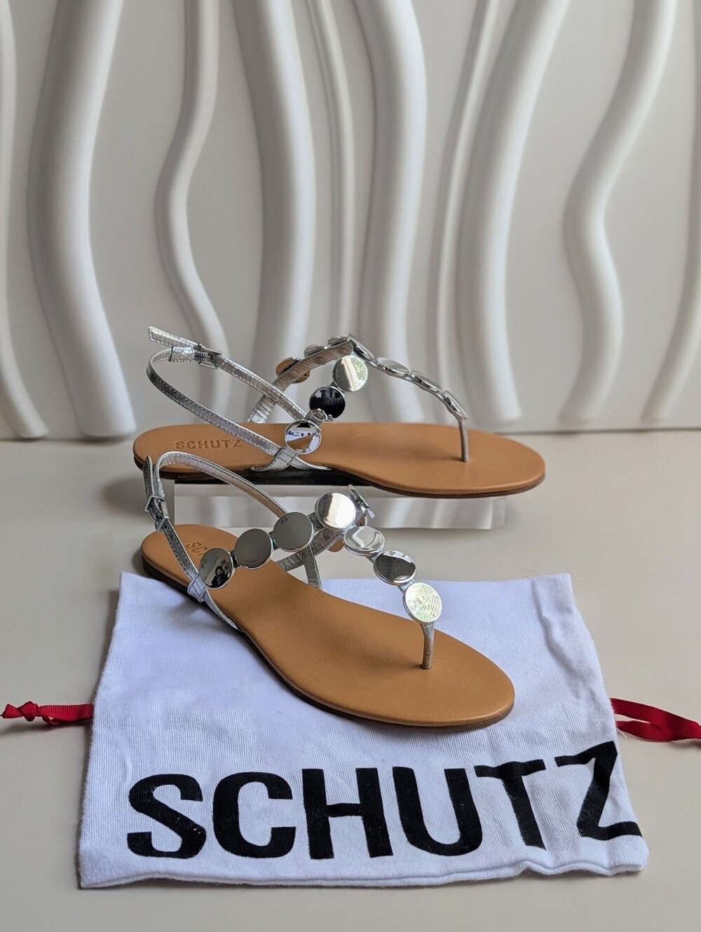 SCHUTZ Acacia T Silver Metallic Disc T-Strap Flat Sandals NWT Size 8